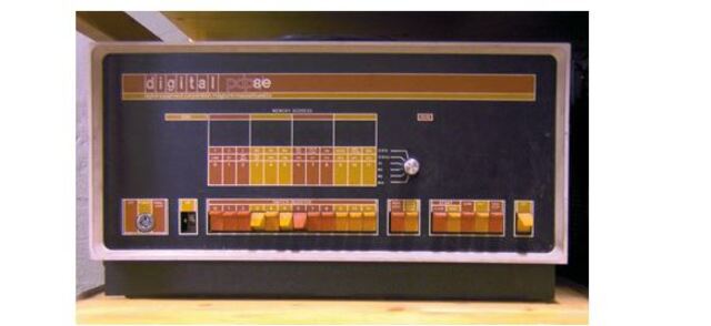 Máy tính DEC PDP-8- góp mặt trong một vài máy tính lớn khác.