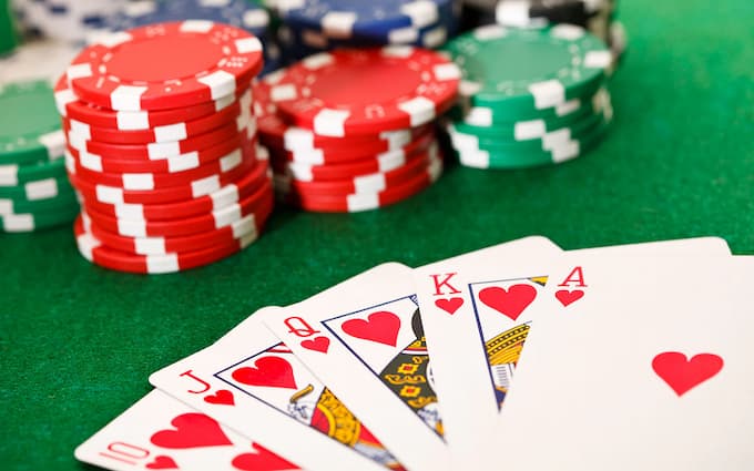 Hướng dẫn luật chơi bài Poker cơ bản